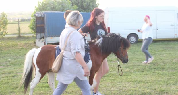 MEĐUNARODNI KONJIČKI TURNIR U PLETERNICI: Održana prva konjička noćna utrka u svijetu