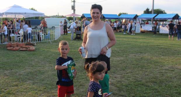 MEĐUNARODNI KONJIČKI TURNIR U PLETERNICI: Održana prva konjička noćna utrka u svijetu