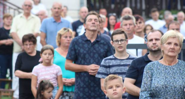 FOTOGALERIJA: Peta večer Devetnice Gospi od Suza