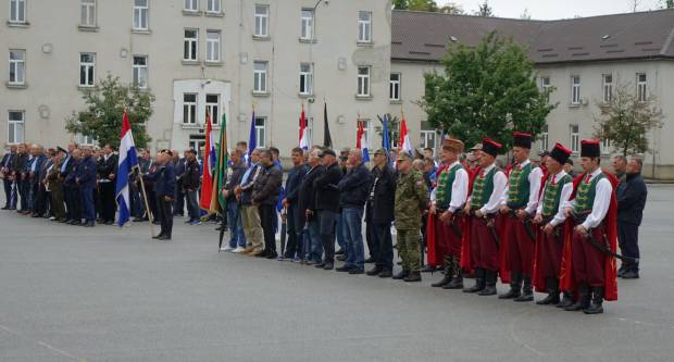 Svečani mimohod povodom 31. obljetnice oslobođenja Vojarne 123. brigade i Dana hrvatskih branitelja PSŽ