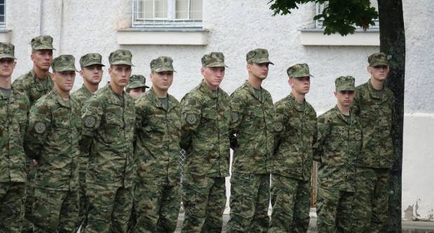 Svečani mimohod povodom 31. obljetnice oslobođenja Vojarne 123. brigade i Dana hrvatskih branitelja PSŽ