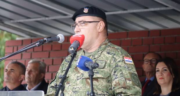 Svečani mimohod povodom 31. obljetnice oslobođenja Vojarne 123. brigade i Dana hrvatskih branitelja PSŽ