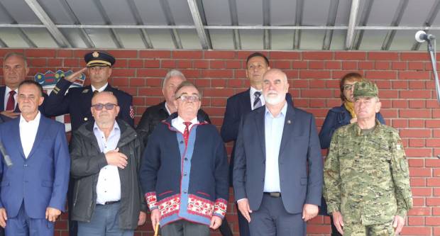 Svečani mimohod povodom 31. obljetnice oslobođenja Vojarne 123. brigade i Dana hrvatskih branitelja PSŽ