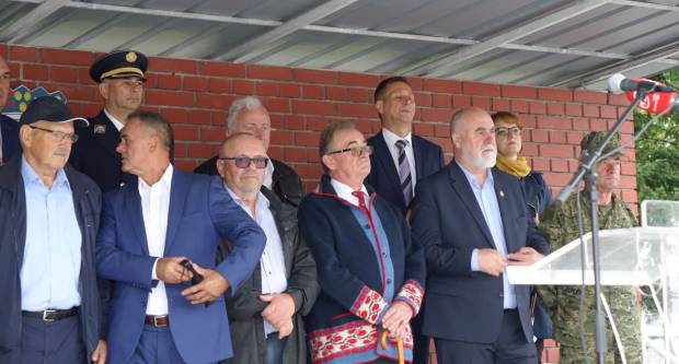 Svečani mimohod povodom 31. obljetnice oslobođenja Vojarne 123. brigade i Dana hrvatskih branitelja PSŽ