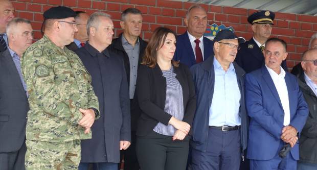 Svečani mimohod povodom 31. obljetnice oslobođenja Vojarne 123. brigade i Dana hrvatskih branitelja PSŽ