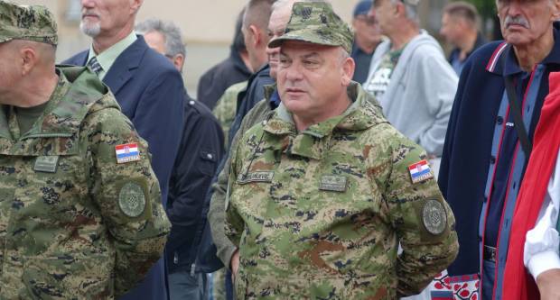 Svečani mimohod povodom 31. obljetnice oslobođenja Vojarne 123. brigade i Dana hrvatskih branitelja PSŽ