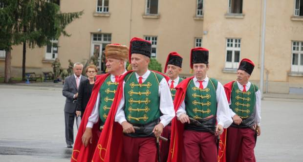 Svečani mimohod povodom 31. obljetnice oslobođenja Vojarne 123. brigade i Dana hrvatskih branitelja PSŽ