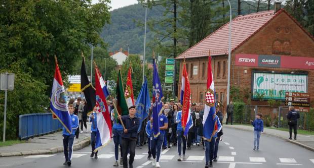 Svečani mimohod povodom 31. obljetnice oslobođenja Vojarne 123. brigade i Dana hrvatskih branitelja PSŽ