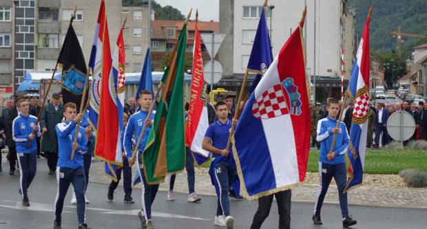 Svečani mimohod povodom 31. obljetnice oslobođenja Vojarne 123. brigade i Dana hrvatskih branitelja PSŽ