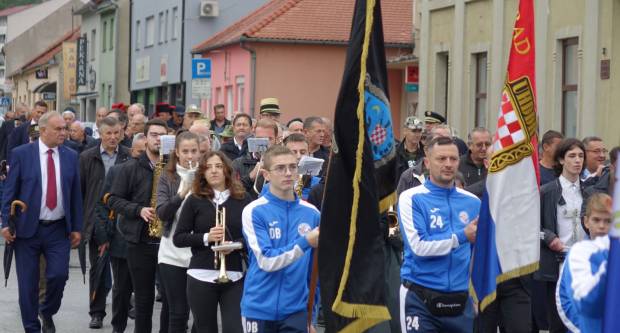 Svečani mimohod povodom 31. obljetnice oslobođenja Vojarne 123. brigade i Dana hrvatskih branitelja PSŽ