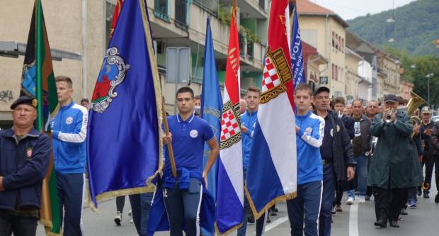 Svečani mimohod povodom 31. obljetnice oslobođenja Vojarne 123. brigade i Dana hrvatskih branitelja PSŽ
