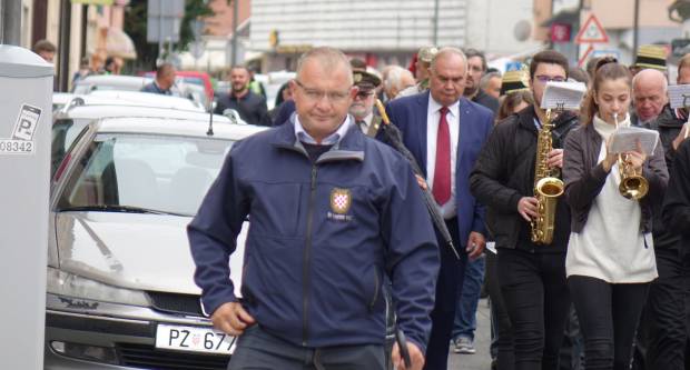 Svečani mimohod povodom 31. obljetnice oslobođenja Vojarne 123. brigade i Dana hrvatskih branitelja PSŽ