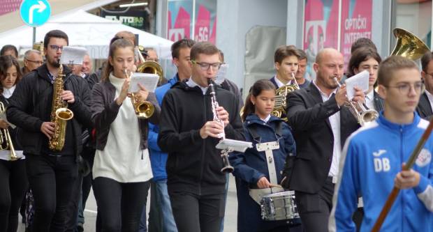 Svečani mimohod povodom 31. obljetnice oslobođenja Vojarne 123. brigade i Dana hrvatskih branitelja PSŽ