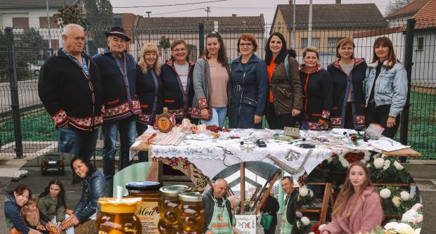 JESEN U PLETERNICI: Održan veliki Jesenski sajam i Kestenijada
