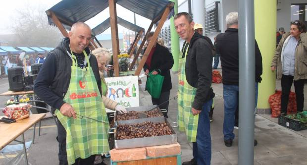 JESEN U PLETERNICI: Održan veliki Jesenski sajam i Kestenijada