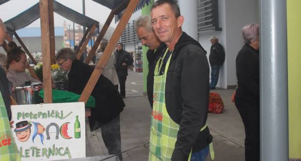 JESEN U PLETERNICI: Održan veliki Jesenski sajam i Kestenijada