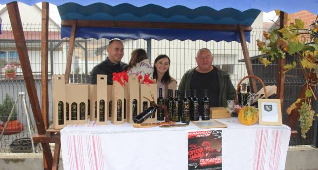 JESEN U PLETERNICI: Održan veliki Jesenski sajam i Kestenijada