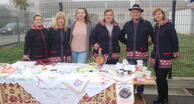 JESEN U PLETERNICI: Održan veliki Jesenski sajam i Kestenijada