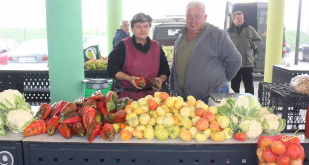 JESEN U PLETERNICI: Održan veliki Jesenski sajam i Kestenijada