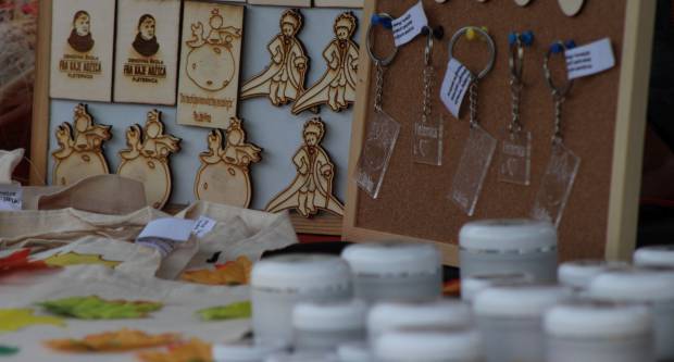 JESEN U PLETERNICI: Održan veliki Jesenski sajam i Kestenijada