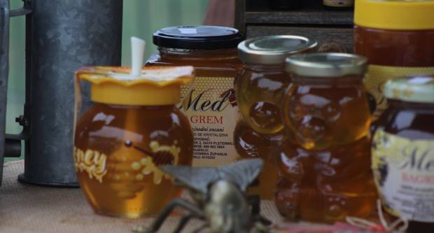 JESEN U PLETERNICI: Održan veliki Jesenski sajam i Kestenijada