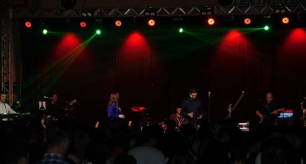 KONCERT CRVENE JABUKE: Brojni Požežani i Požežanke uživali u humanitarnom koncertu za Martinu Šimić