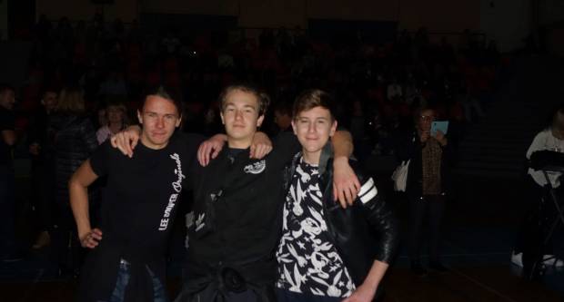 KONCERT CRVENE JABUKE: Brojni Požežani i Požežanke uživali u humanitarnom koncertu za Martinu Šimić