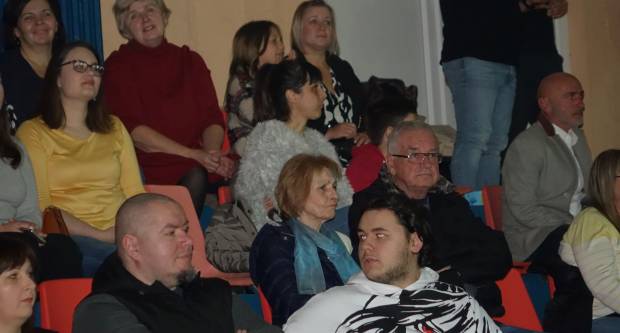 KONCERT CRVENE JABUKE: Brojni Požežani i Požežanke uživali u humanitarnom koncertu za Martinu Šimić