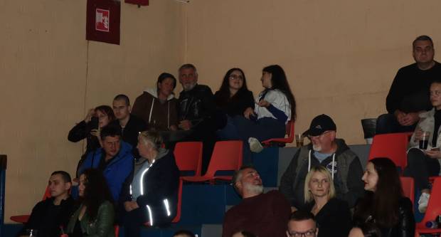 KONCERT CRVENE JABUKE: Brojni Požežani i Požežanke uživali u humanitarnom koncertu za Martinu Šimić