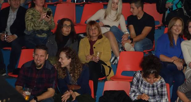 KONCERT CRVENE JABUKE: Brojni Požežani i Požežanke uživali u humanitarnom koncertu za Martinu Šimić