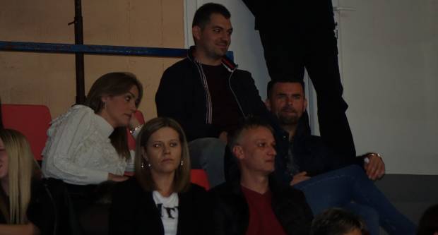 KONCERT CRVENE JABUKE: Brojni Požežani i Požežanke uživali u humanitarnom koncertu za Martinu Šimić