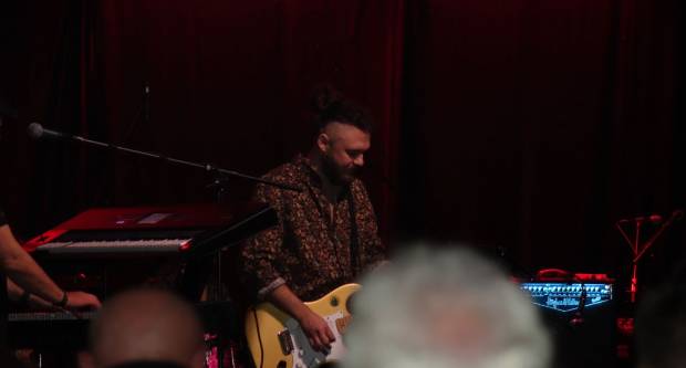 KONCERT CRVENE JABUKE: Brojni Požežani i Požežanke uživali u humanitarnom koncertu za Martinu Šimić