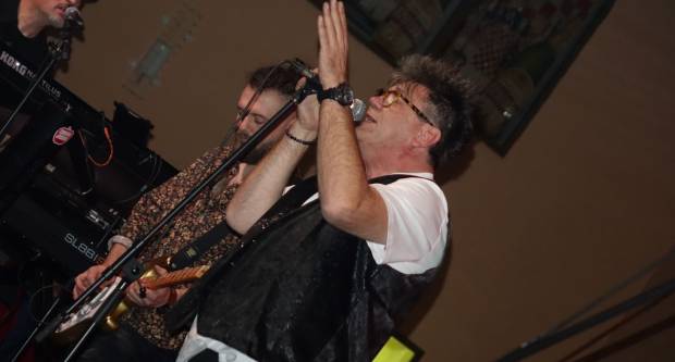 KONCERT CRVENE JABUKE: Brojni Požežani i Požežanke uživali u humanitarnom koncertu za Martinu Šimić