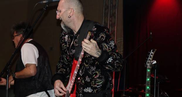 KONCERT CRVENE JABUKE: Brojni Požežani i Požežanke uživali u humanitarnom koncertu za Martinu Šimić