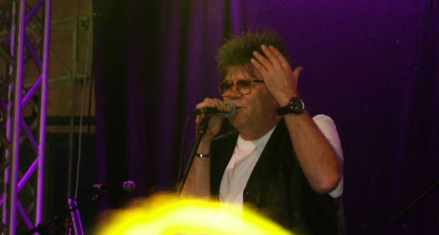 KONCERT CRVENE JABUKE: Brojni Požežani i Požežanke uživali u humanitarnom koncertu za Martinu Šimić