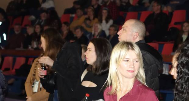KONCERT CRVENE JABUKE: Brojni Požežani i Požežanke uživali u humanitarnom koncertu za Martinu Šimić
