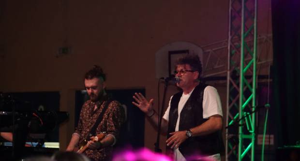 KONCERT CRVENE JABUKE: Brojni Požežani i Požežanke uživali u humanitarnom koncertu za Martinu Šimić