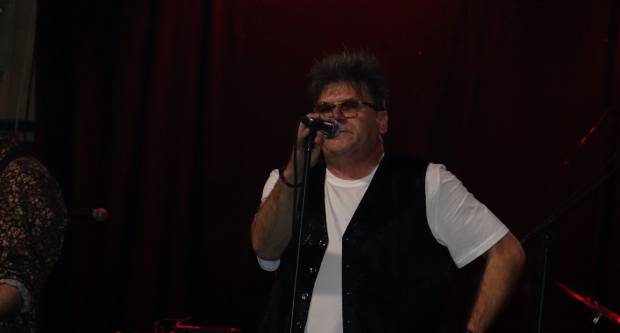 KONCERT CRVENE JABUKE: Brojni Požežani i Požežanke uživali u humanitarnom koncertu za Martinu Šimić