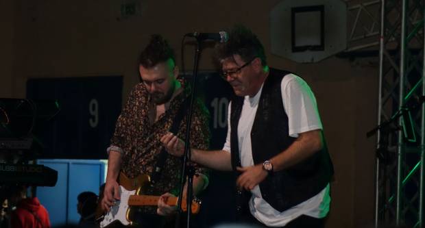 KONCERT CRVENE JABUKE: Brojni Požežani i Požežanke uživali u humanitarnom koncertu za Martinu Šimić