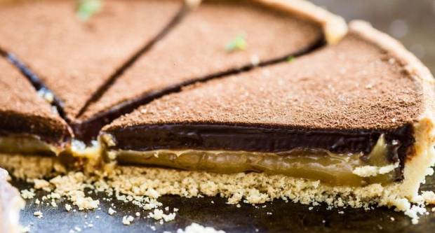 Svilena pita: Recept za neodoljivi tart od čokolade i karamela