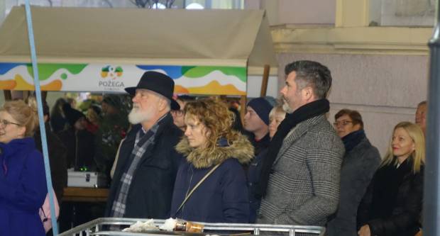 FOTOGALERIJA: Advent u Požegi uz Klapu sv. Lovre