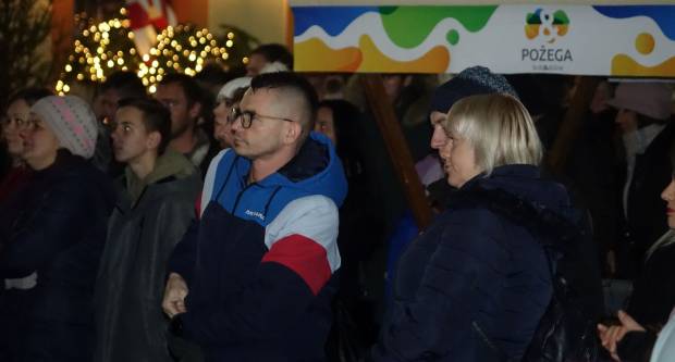 FOTOGALERIJA: Advent u Požegi uz Klapu sv. Lovre