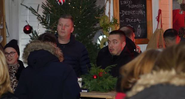 FOTOGALERIJA: Advent u Požegi uz Klapu sv. Lovre