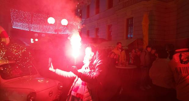 Požežani kao jedno bodrili ʺVatreneʺ