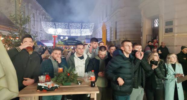 Požežani kao jedno bodrili ʺVatreneʺ