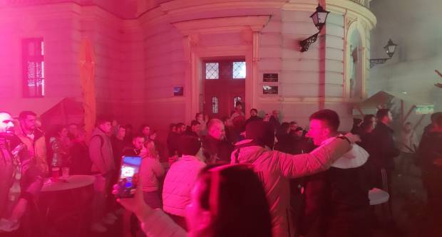 Požežani kao jedno bodrili ʺVatreneʺ