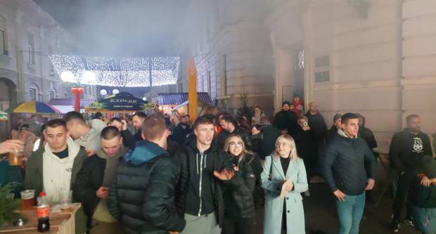 Požežani kao jedno bodrili ʺVatreneʺ