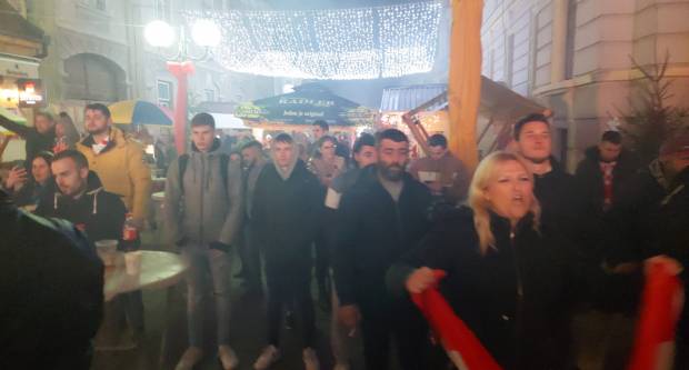 Požežani kao jedno bodrili ʺVatreneʺ