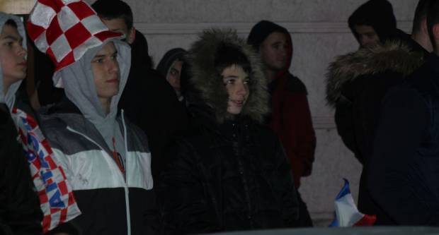 ʺMALO NAS JE, ALI NAS IMAʺ: Požežani na javnom gledanju jučerašnje utakmice