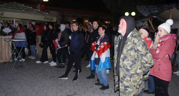 ʺMALO NAS JE, ALI NAS IMAʺ: Požežani na javnom gledanju jučerašnje utakmice